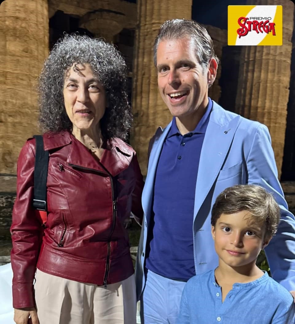 Domenico De Rosa ha incontrato a Paestum la poetessa e scrittrice Maria Grazia Calandrone, finalista del Premio Strega 2023